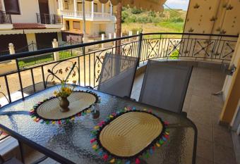 (null) has Balcony rooms