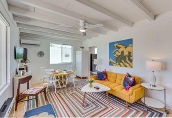 Mid Century Modern Desert Retreat allows 18 year olds to book a room