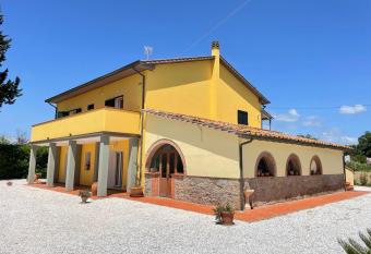 Il Leccio Agriturismo has Balcony rooms