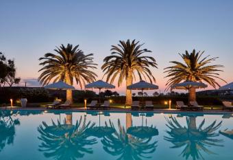 Yria Island Boutique Hotel & Spa has rooms with a private hot tub