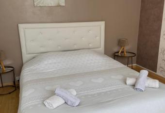 Chambres de l enclose has Balcony rooms