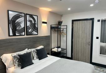 Thandi House Heathrow Airport allows 18 year olds to book a room