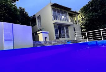 Casa Campestre en Anapoima allows 18 year olds to book a room