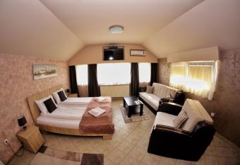 Apartmani Zecevic Niksic has Balcony rooms