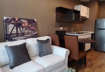 Baan Navatara, Bangkok has Balcony rooms