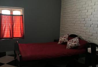 A Calcutta Minute has Smoking rooms