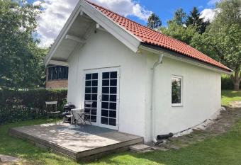 Tiny House G  teborg allows 18 year olds to book a room
