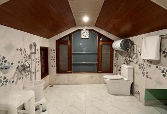 Kanwar Homestay has Balcony rooms