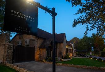 The Chesterton Hotel has Balcony rooms