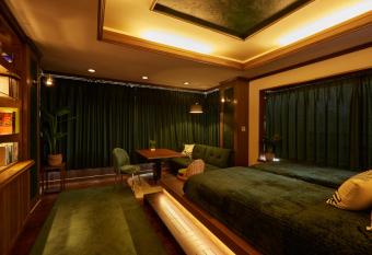                                             The Big Buddha Holiday Hotel Kamakura has rooms with a private hot tub