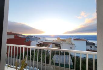 Casa Sara 1 allows 18 year olds to book a room