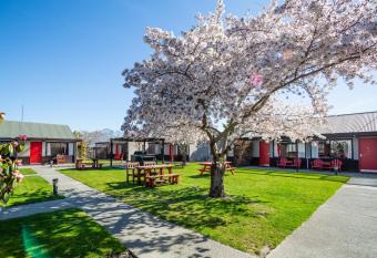 Christchurch Park Motel has Balcony rooms