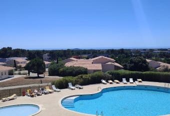 Le Manon R  sidence Hotel allows 18 year olds to book a room