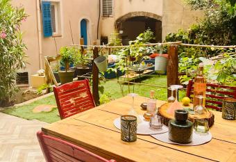 Rez de jardin, Le pra de p   has Balcony rooms