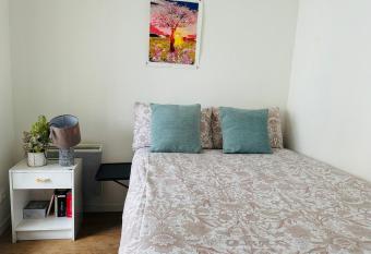 Superbe studio spacieux et confortable has Balcony rooms