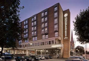 DoubleTree by Hilton Bristol City Centre allows 18 year olds to book a room