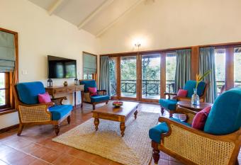 Pepper Trail has rooms with a private hot tub