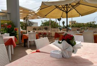 Perla Del Salento has Balcony rooms
