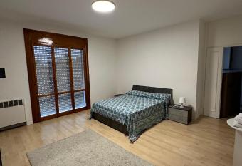 Olimpia House - Camere Accoglienti in Posizione Strategica has Balcony rooms