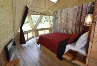 Natahala Glamping Red Dome #1 has Balcony rooms