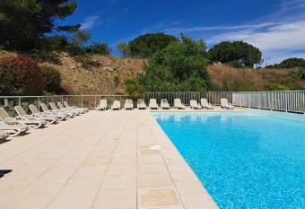Jolie T2 avec piscine has Balcony rooms