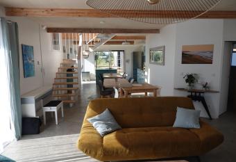 (null) has Balcony rooms