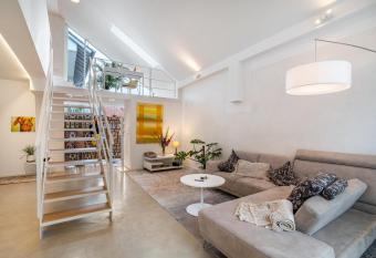 Architektenhaus Baden mit Studio allows 18 year olds to book a room