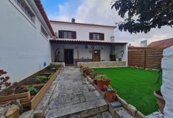 Sintra Cottage has Balcony rooms