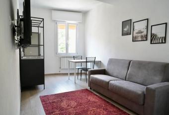 Molinari House Modena Smeraldino allows 18 year olds to book a room