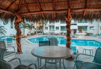 Departamento con alberca has Balcony rooms