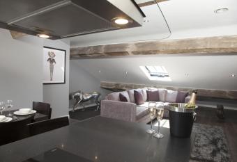 Duke Street Apartments by EPIC has Balcony rooms