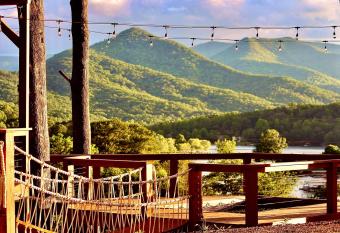 Hiawassee Glamping Container Treehouse has rooms with a private hot tub