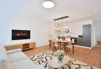 Chic and Spacious 2-Room Apt in Wuppertal Center has rooms with a private hot tub