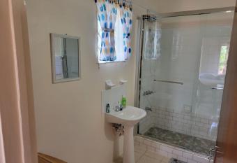 Mountain View Escape has Balcony rooms