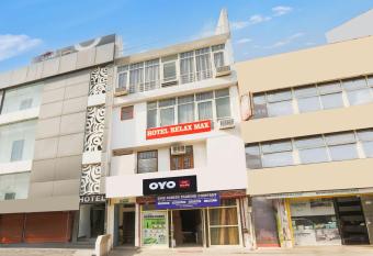 OYO HOTEL RELAX MAX allows 18 year olds to book a room