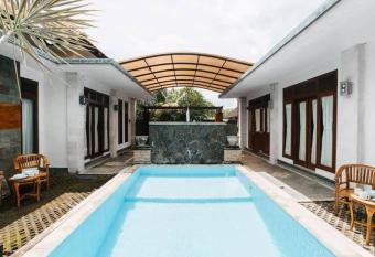 042# Ubud Sea Villa 1 allows 18 year olds to book a room