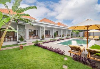 Cove Dmali has Balcony rooms