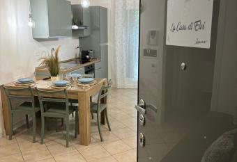 La casa di Elvi has Balcony rooms