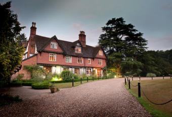 Ravenwood Hall Hotel allows 18 year olds to book a room