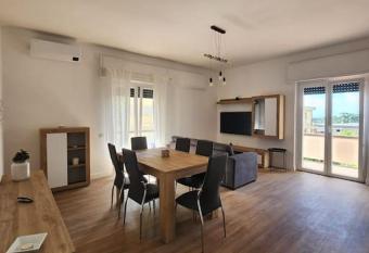 Accogliente e luminoso appartamento vicino al centro - Aria Condizionata - WiFi - Free parking has Balcony rooms