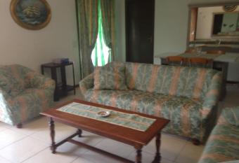 Maison de vacances    Montreux ! petit st Georges allows 18 year olds to book a room