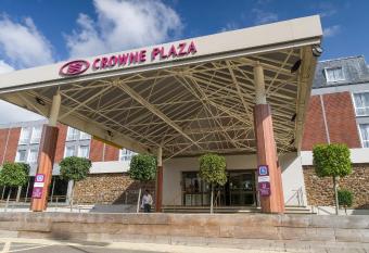Crowne Plaza Stratford-upon-Avon, an IHG Hotel allows 18 year olds to book a room