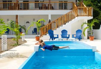 Cosmopolitan Guesthouse has Balcony rooms