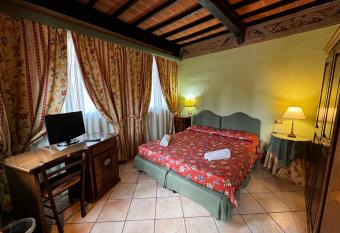 Villa Le Camelie Siena allows 18 year olds to book a room