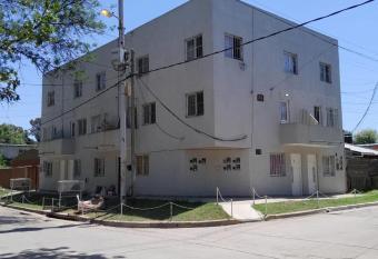 Hospedaje LH Primero A a 15 minutos del aeropuerto de Ezeiza has Balcony rooms