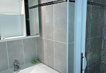 T1cisy aux pieds des pistes has Balcony rooms