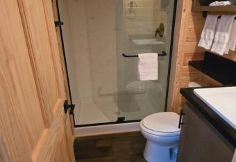 Cozy Cabins By Forest View 3B has Balcony rooms