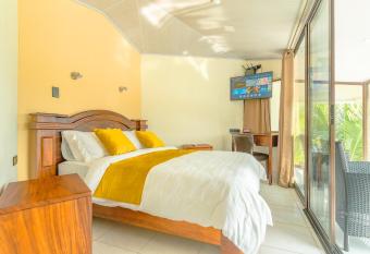 Hotel La Hacienda has Balcony rooms