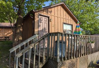 Tiny Wood Cottage 15 has Balcony rooms