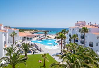Carema Beach Menorca has Balcony rooms